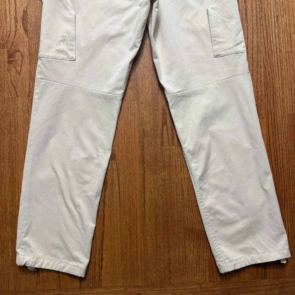 Jordan Essentials Chicago Pants in Beige size S